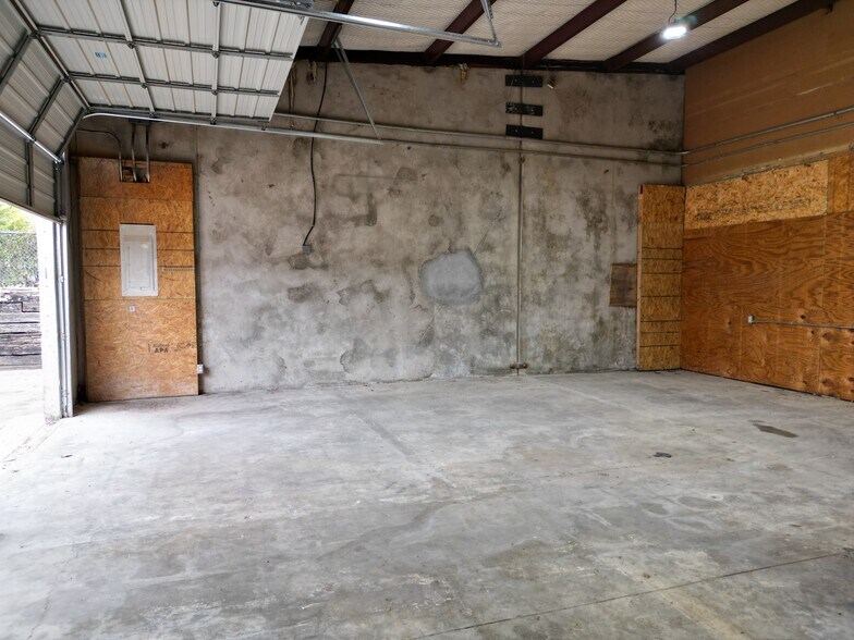 More Photos Of 2164 Jacksboro Hwy, Fort Worth Warehouse For Lease