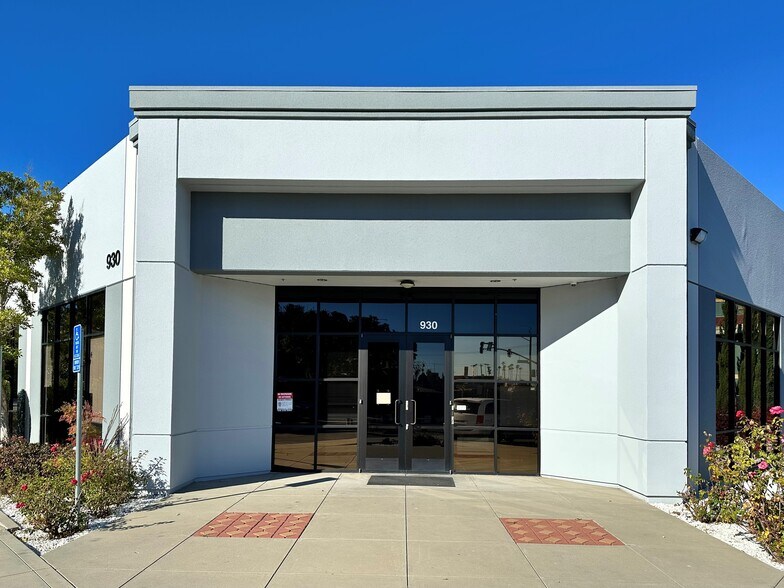 More Photos Of 930-932 Hamlin Ct, Sunnyvale Research And Development For Lease