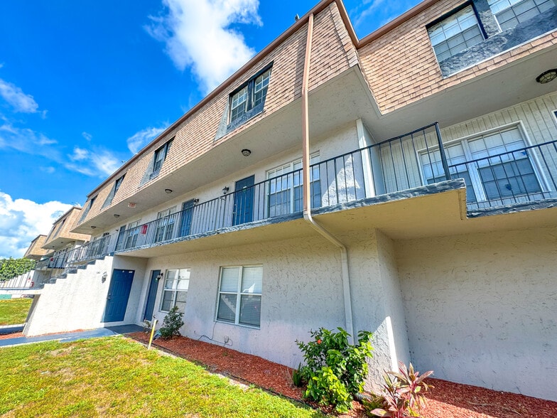 More Photos Of 3901 36th Ct, West Palm Beach Apartments For Sale