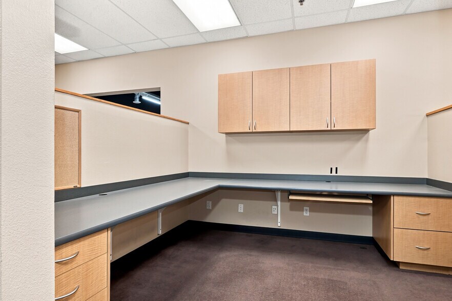 More Photos Of 2701 Crimson Canyon Dr, Las Vegas Light Manufacturing For Sale