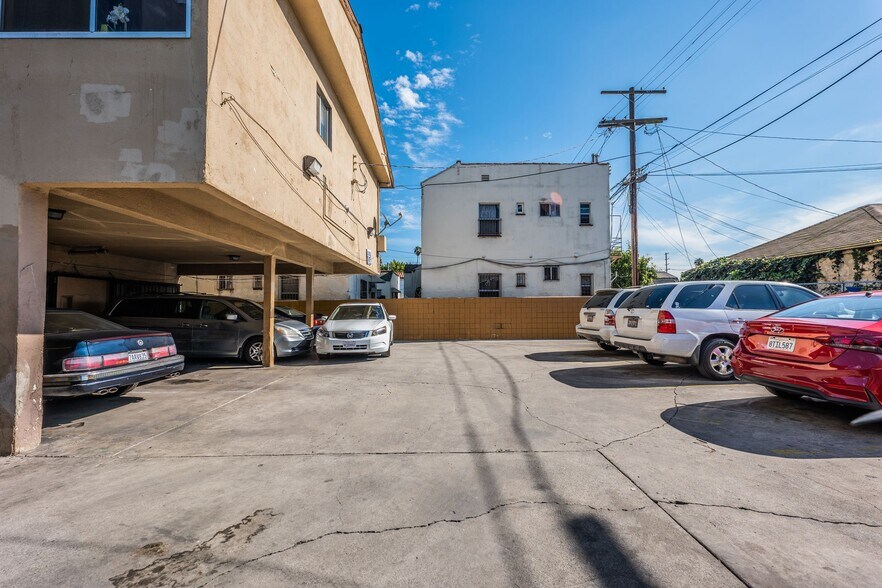 More Photos Of 538 W 82nd St, Los Angeles Apartments For Sale
