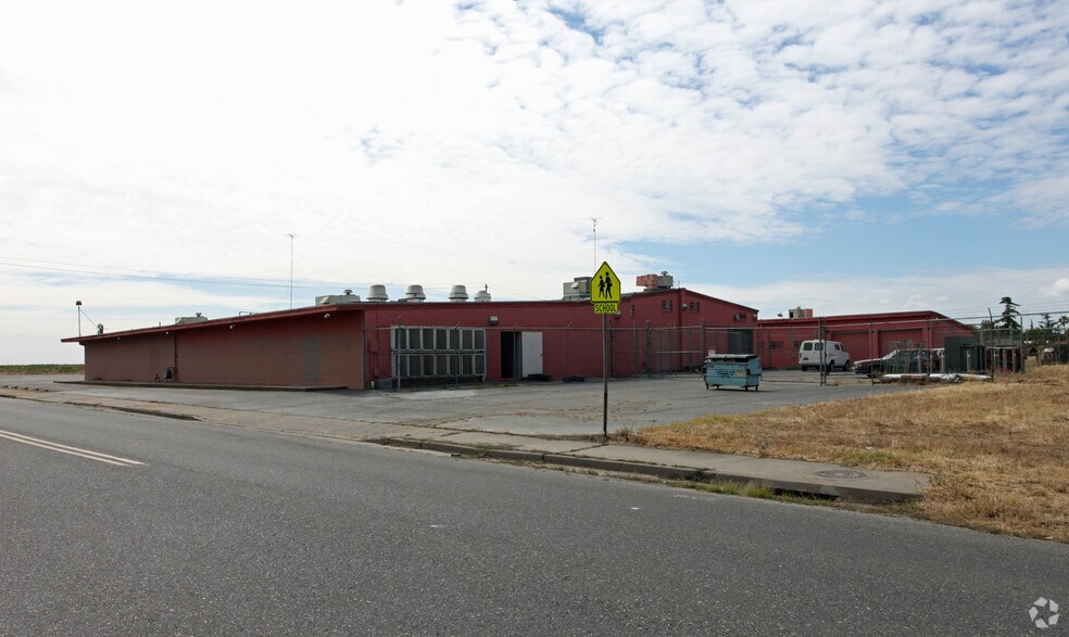 More Photos Of 1724 Main St, Livingston Freestanding For Sale