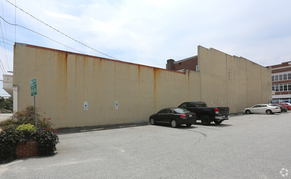 More Photos Of 118 Main St, Lenoir Storefront Retail Office For Lease