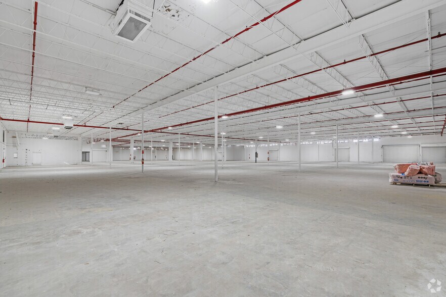 More Photos Of 6501 NW 37th Ave, Miami Warehouse For Lease
