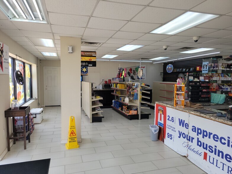 More Photos Of 23608 Tx-36, Damon General Retail For Sale