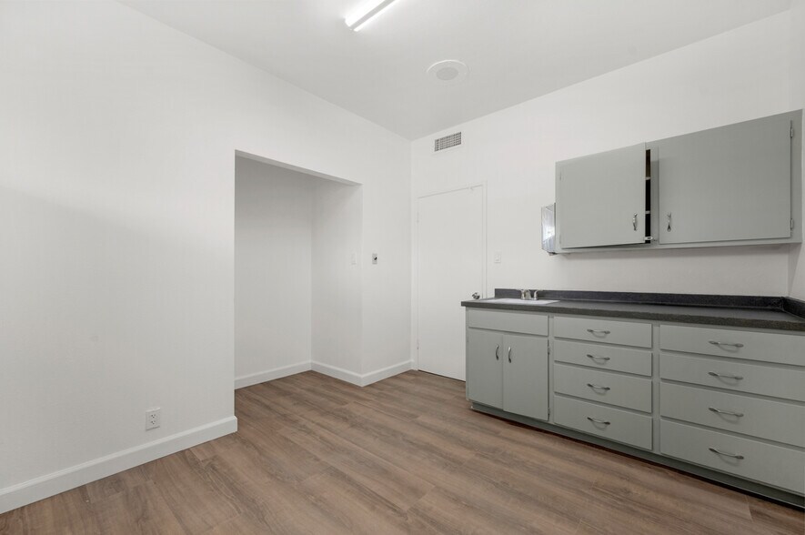 More Photos Of 1215-1239 Rose Ave, Selma Medical For Lease
