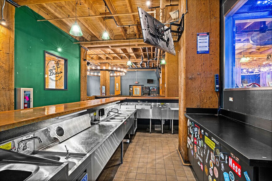 More Photos Of 325 S Lake Ave, Duluth Hotel For Lease