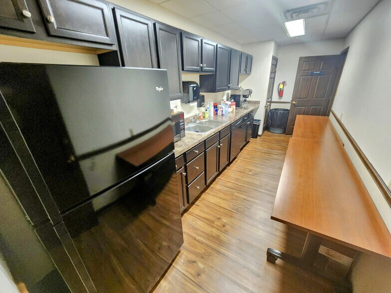 More Photos Of 2110 Kanawha Blvd E, Charleston Office For Lease