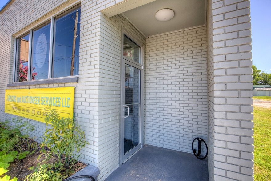 More Photos Of 107 E Locust, Winnsboro Office For Sale