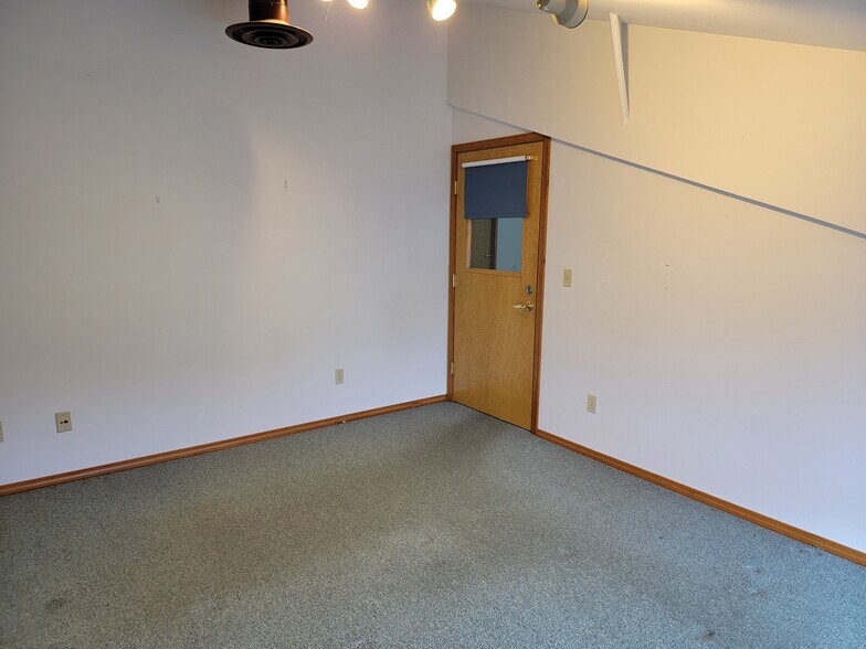 More Photos Of 16371 E State Route 3, Allyn Distribution For Sale