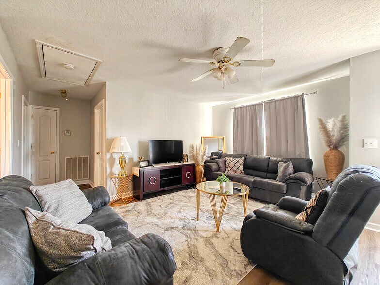 More Photos Of 2401 Viking Dr, Humboldt Apartments For Sale