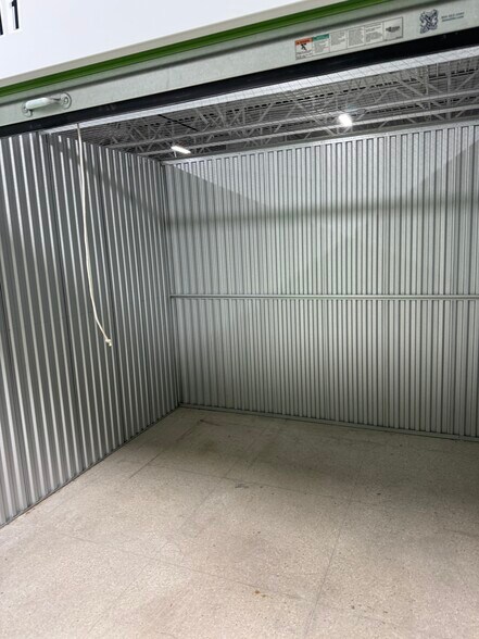 More Photos Of 3402 Richfield Rd, Flint Freestanding For Lease