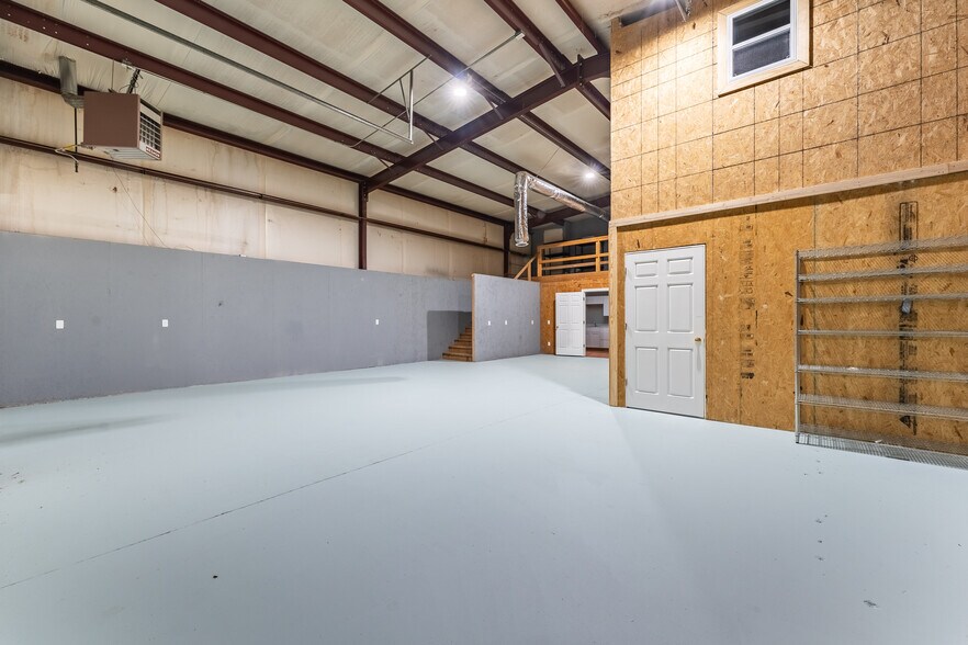 More Photos Of 160 Oldham Dr, Bella Vista Light Distribution For Sale