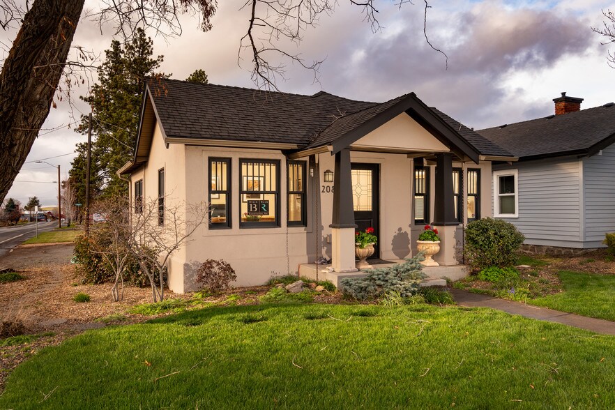 More Photos Of 208 SE Vine Ln, Bend Office For Lease