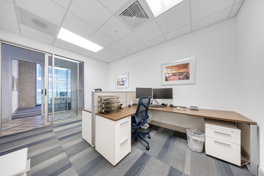 More Photos Of 2920-2950 NE 207th St, Aventura Unknown For Lease
