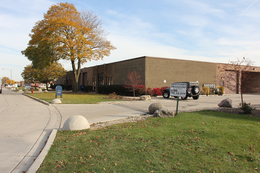 Primary Photo Of 840-862 Eagle Dr, Bensenville Warehouse For Lease