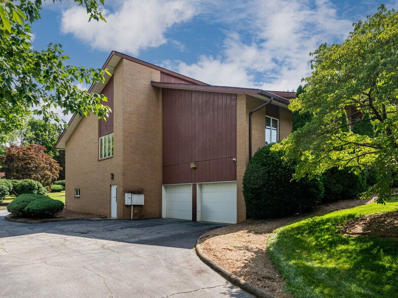 More Photos Of 60 Phifer St, Asheville Medical For Sale