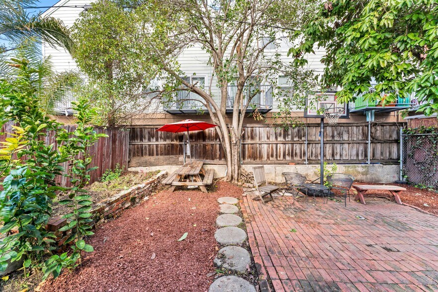 More Photos Of 6504 Bancroft Ave, Oakland Apartments For Sale