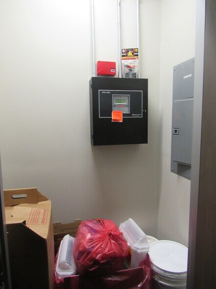 More Photos Of 595 W FM 120, Pottsboro Office For Lease