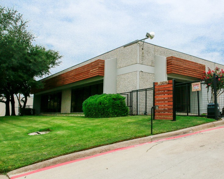 More Photos Of 10606 Shady Trl, Dallas Showroom For Sale