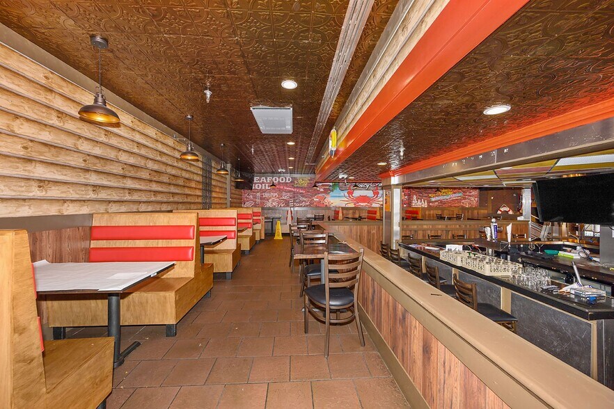 More Photos Of 11340 Princeton Pike, Cincinnati Restaurant For Lease