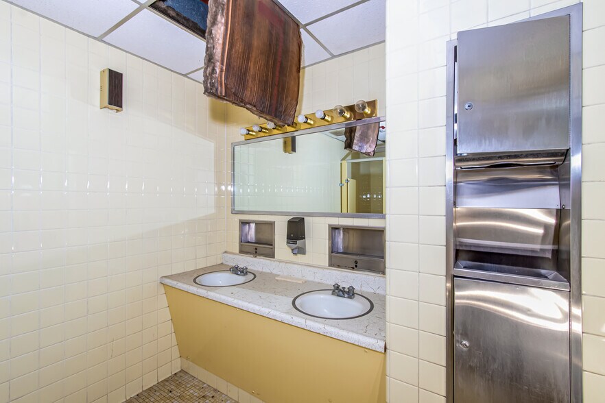 More Photos Of 15 7th St, Augusta Restaurant For Sale