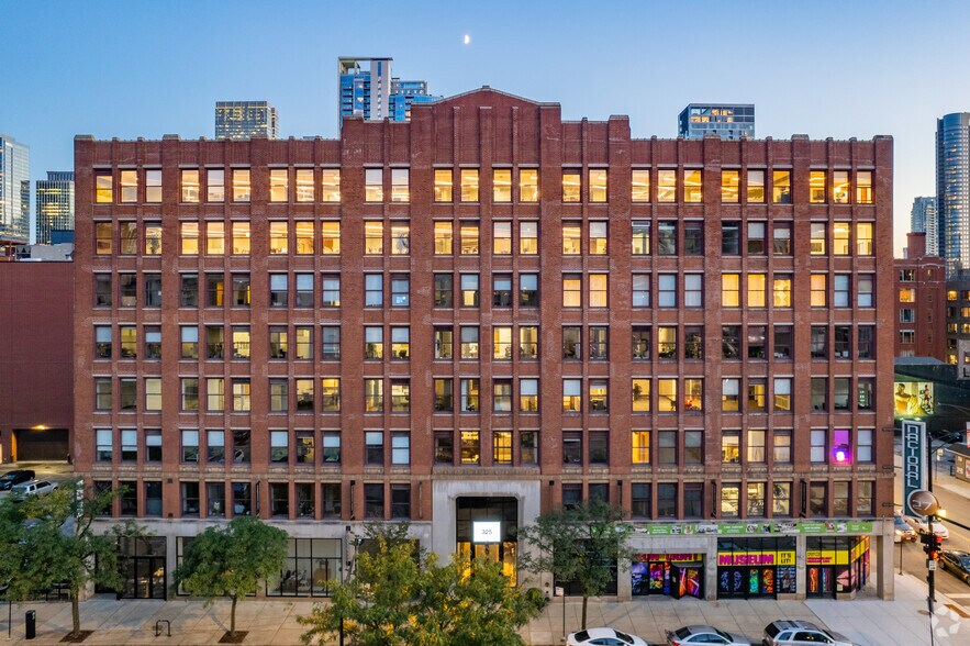 More Photos Of 325 W Huron St, Chicago Loft Creative Space For Lease