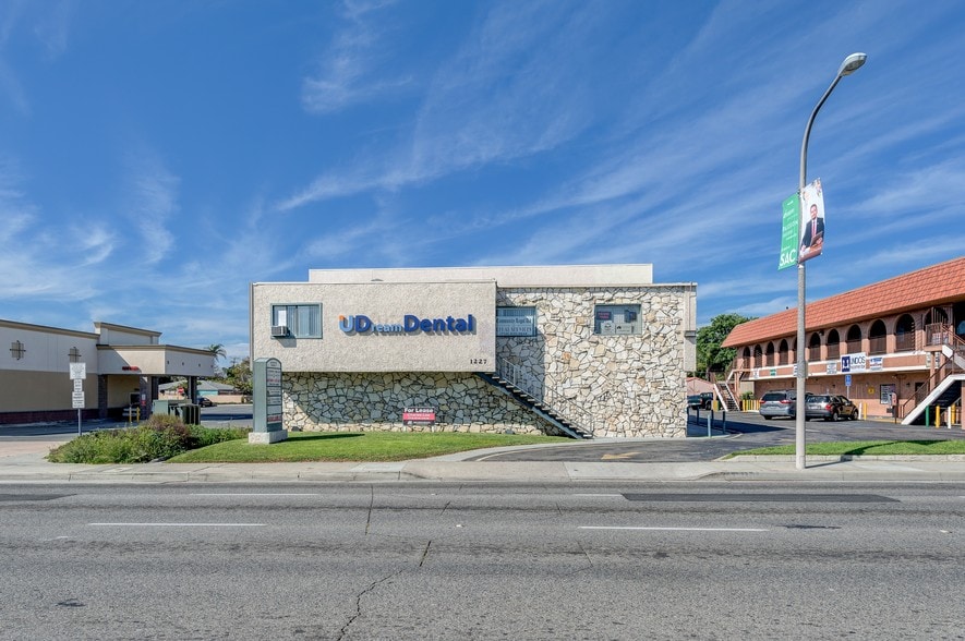 More Photos Of 1227 W 17th St, Santa Ana Medical For Lease