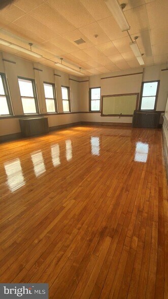 More Photos Of 6649 Tulip St, Philadelphia Schools For Lease