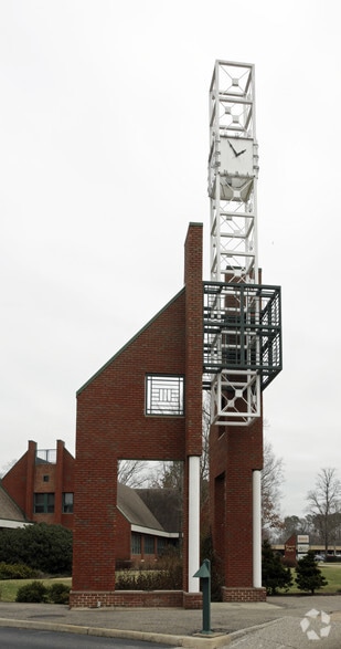 More Photos Of 735 Thimble Shoals Blvd, Newport News Office For Sale