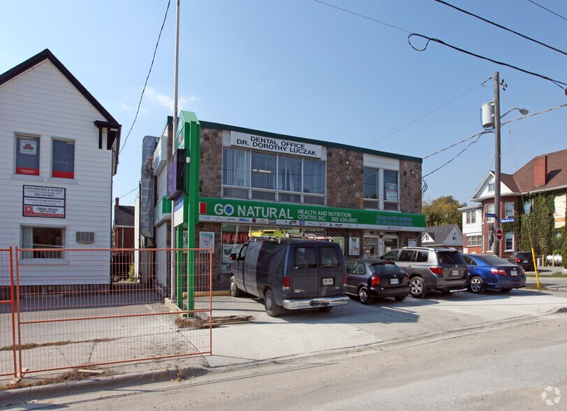 More Photos Of 122-124 N Simcoe St, Oshawa Storefront Retail Office For Lease