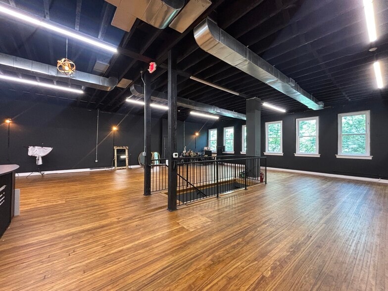 More Photos Of 275 W 4th St, Winston-Salem General Retail For Lease