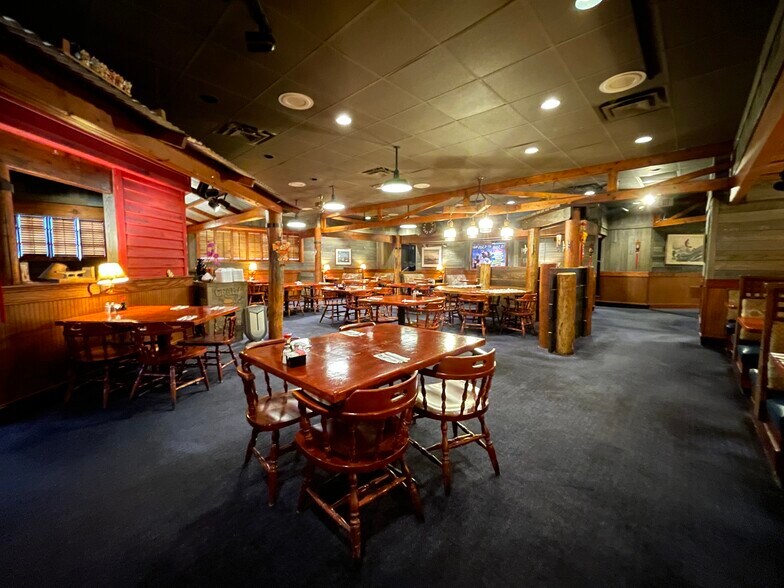 More Photos Of 2319 W Loop 250 N, Midland Flex For Sale