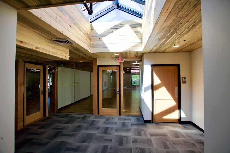 More Photos Of 502 7th St, Oregon City Storefront Retail Office For Lease