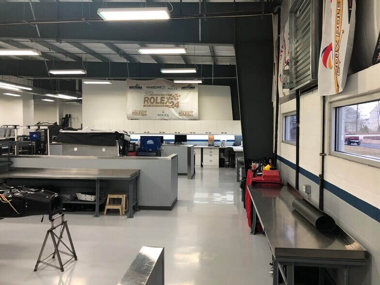 More Photos Of 114 Venture Dr, Pataskala Warehouse For Lease