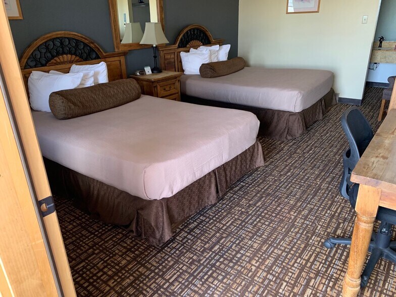 More Photos Of 715 Highway 64 E, Eagle Nest Hotel For Sale