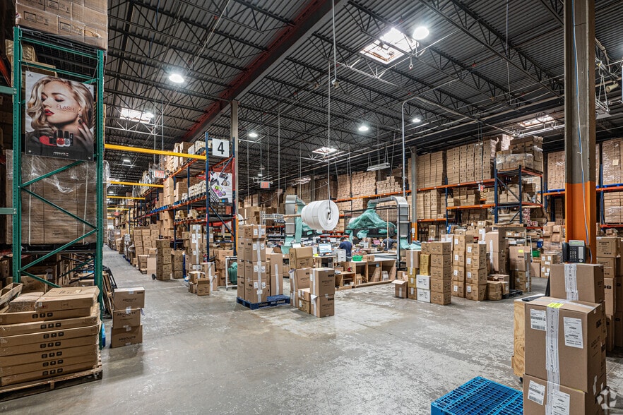 More Photos Of 19 Harbor Park Dr, Port Washington Warehouse For Lease