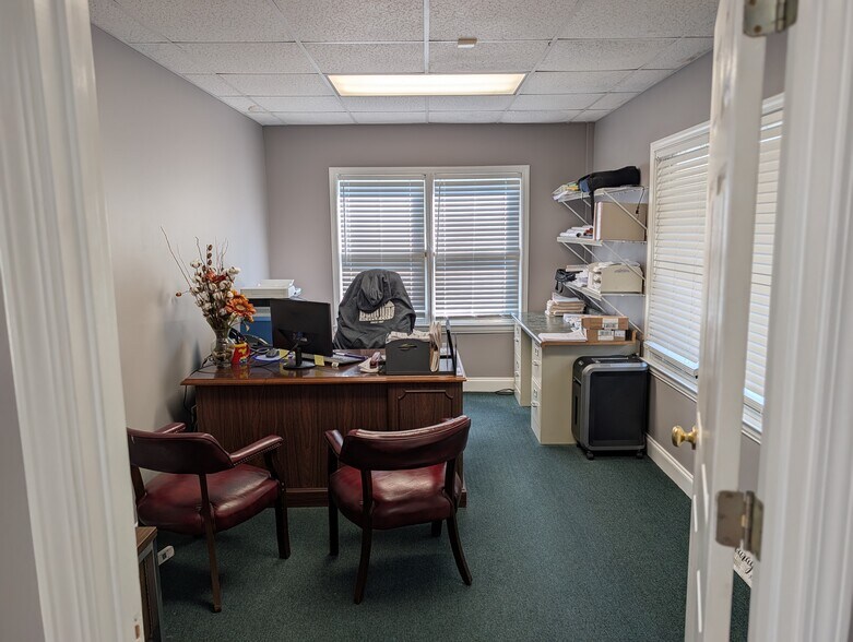 More Photos Of 612 Ball Street, Perry Storefront Retail Office For Sale