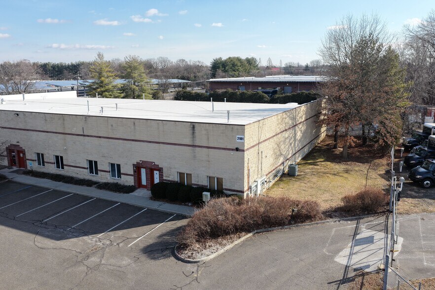 More Photos Of 2101 E State St, Hamilton Warehouse For Lease
