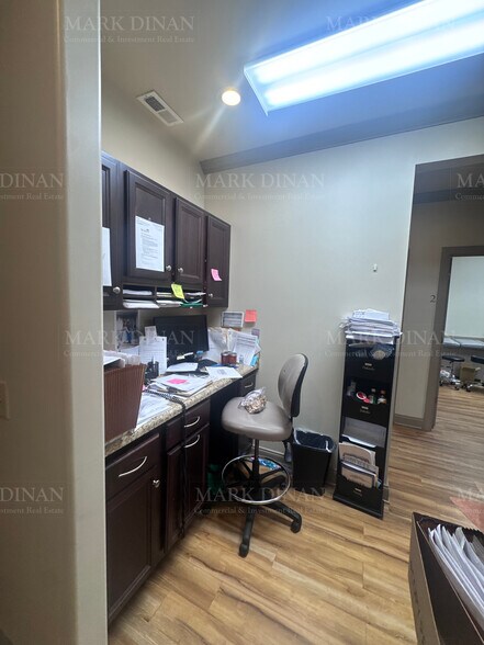 More Photos Of 402 Airport Commons Dr, Calera Medical For Lease