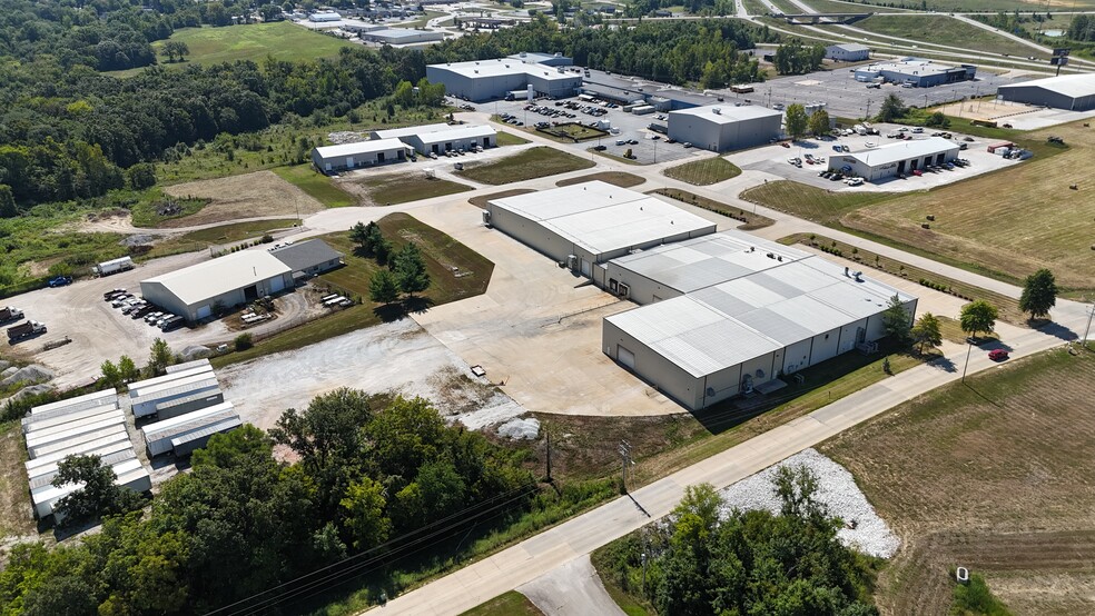 More Photos Of 1011 Industrial Ct, Moscow Mills Warehouse For Lease