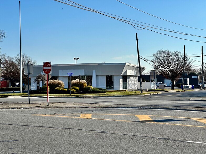 More Photos Of 3850 Veterans Memorial Hwy, Bohemia Fast Food For Lease