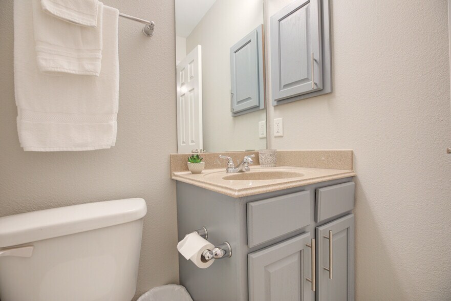 More Photos Of 740 E Mather St, New Braunfels Apartments For Sale