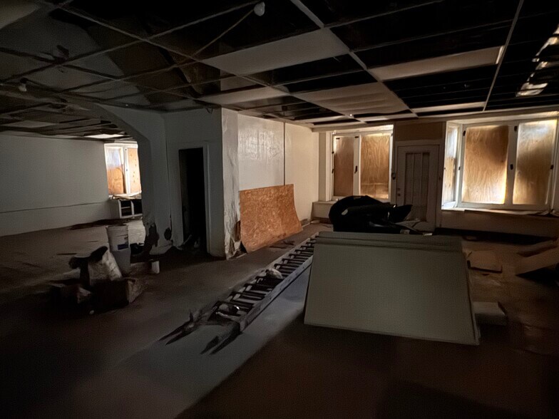 More Photos Of 369-371 S Central Ave, Columbus Bar For Sale