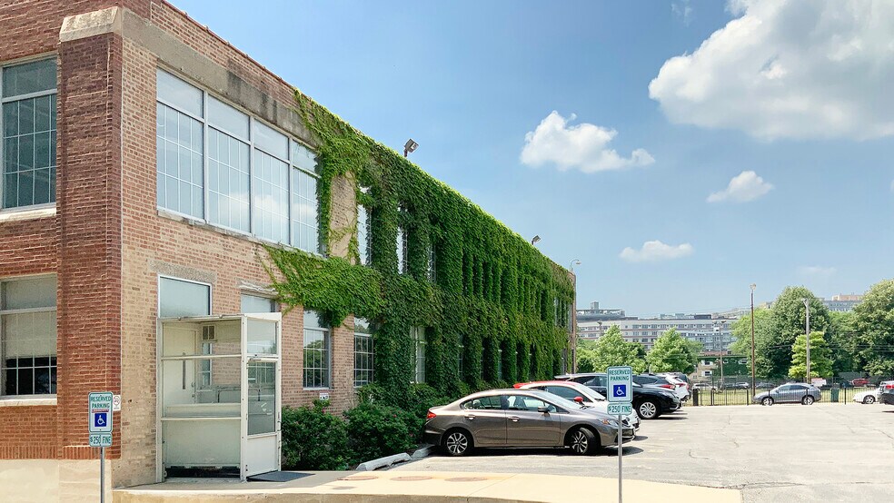 More Photos Of 361 W Chestnut St, Chicago Office For Lease