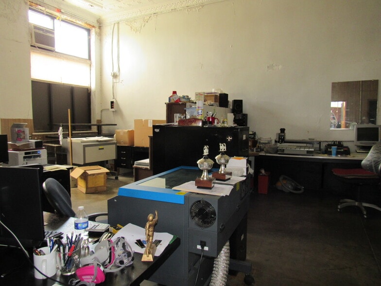 More Photos Of 702-704 E Davis St, Burlington Storefront For Sale