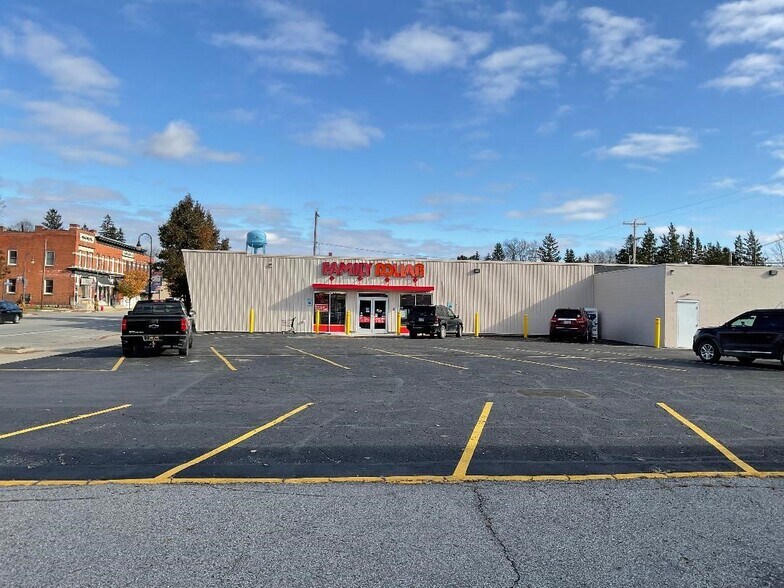 More Photos Of 326 E Main St, Edmore Freestanding For Sale