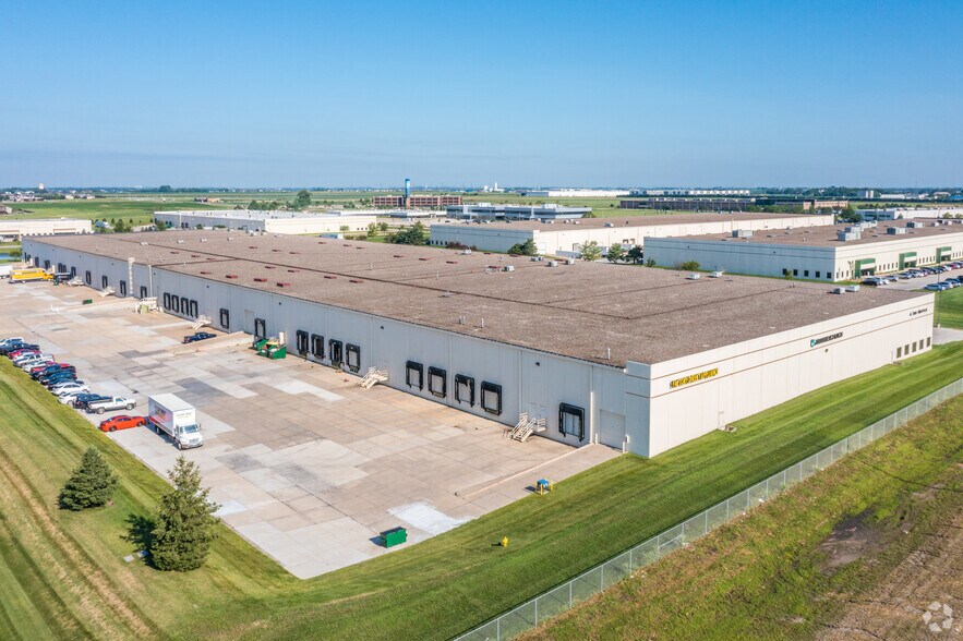 More Photos Of 4401 121st St, Urbandale Warehouse For Lease