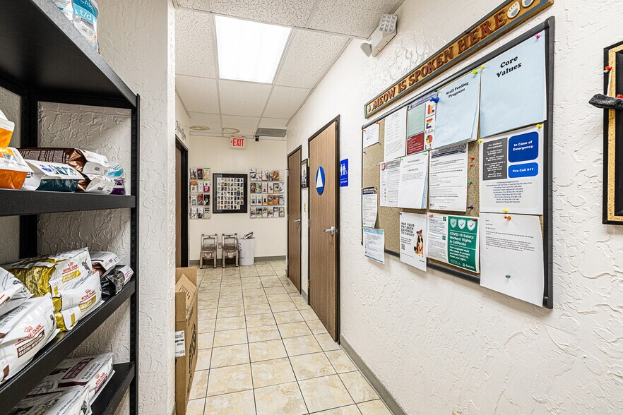 More Photos Of 26055 Bouquet Canyon Rd, Santa Clarita Veterinarian Kennel For Sale