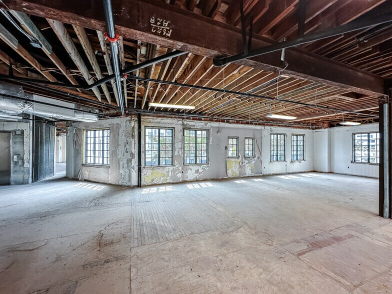More Photos Of 601 Quay Commons, Sarasota Office For Sale